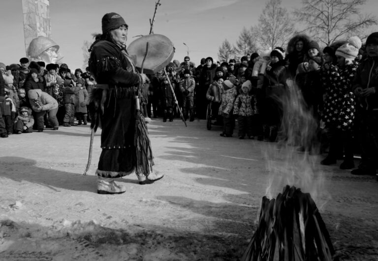 ŠIUOLAIKINIS ŠAMANIZMAS MONGOLIJOJE IR SIBIRE